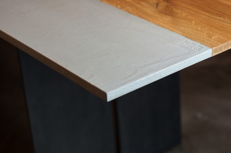 Esstisch aus Beton, geölten Eichenholz und Stahl Detailaufnahme » BETONEN